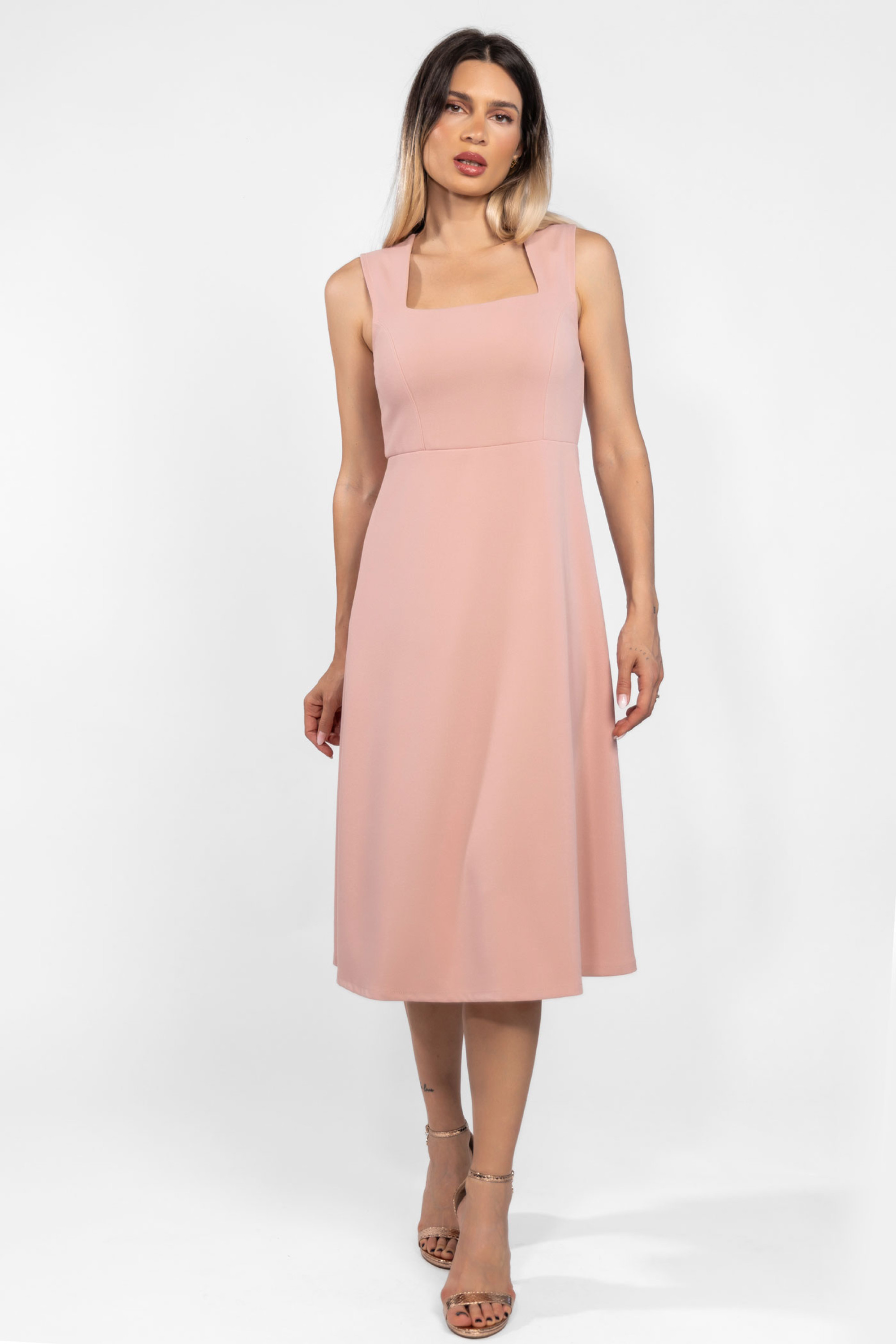 Midi φόρεμα nude σε Α γραμμή με τετράγωνη λαιμόκοψη Nude midi αμάνικο φόρεμα σε Α γραμμή με τετράγωνη λαιμόκοψη